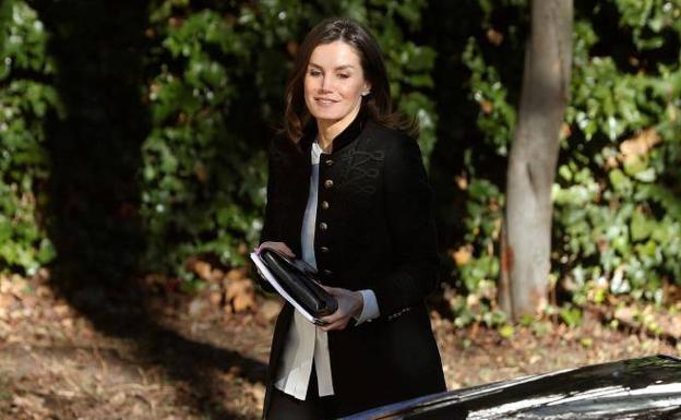 La Reina Letizia traslada su preocupación por Julen al alcalde de Totalán