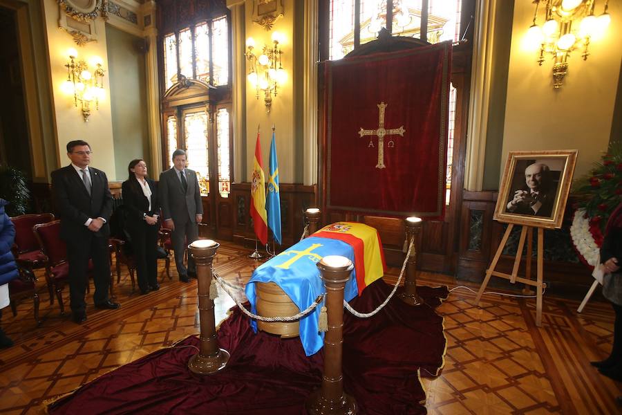 El Parlamento asturiano acoge la capilla ardiente de Vicente Álvarez Areces