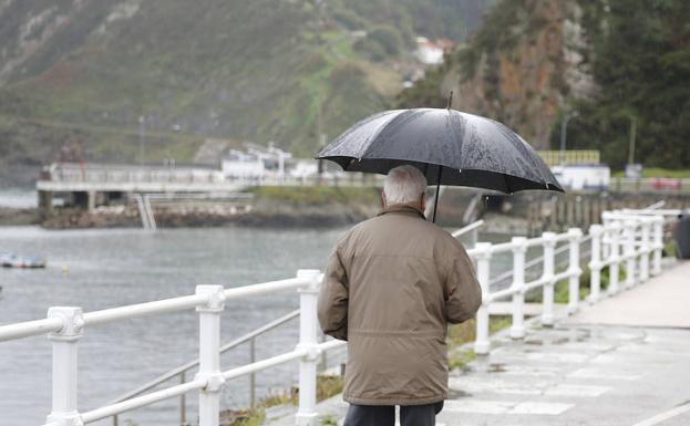 Una cadena de frentes fríos trae la lluvia y la nieve a Asturias