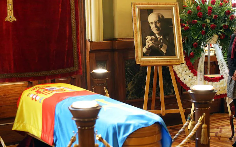 Capilla ardiente del expresidente de Asturias Vicente Álvarez Areces en la Junta General del Principado.