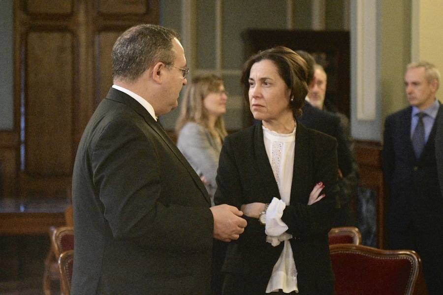 La sociedad asturiana despide a Areces en la Junta General