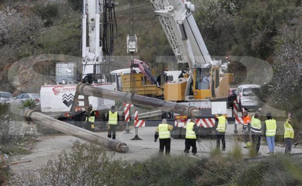 Un herrero fabrica la cápsula en la que se rescatará a Julen