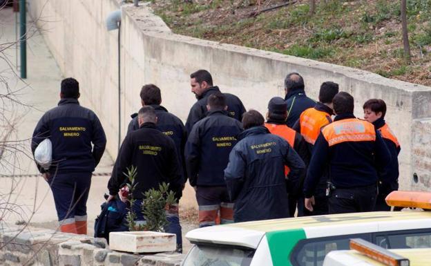 Nuevos obstáculos en el rescate de Julen obligan a ensanchar el túnel vertical