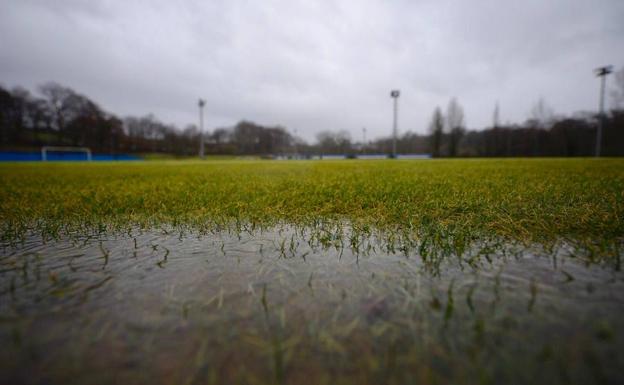 Las fuertes lluvias obligan al Real Oviedo a mudarse al Tensi