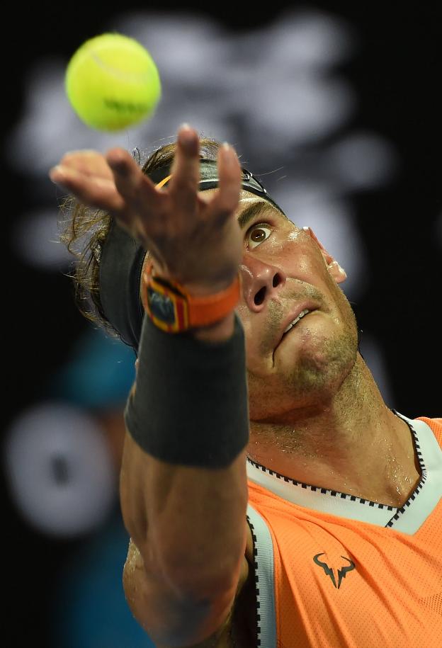 Nadal machaca a Tsitsipas y jugará la final en Australia