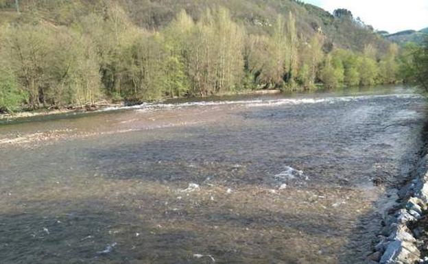 Únicamente el río Narcea permanece en nivel de alerta