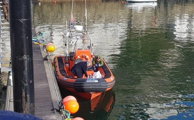 Encuentran el cadáver de un pescador flotando en el agua en Valdés