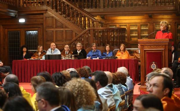 De la Vega: «No sobran universitarios, faltan puestos de trabajo de calidad»