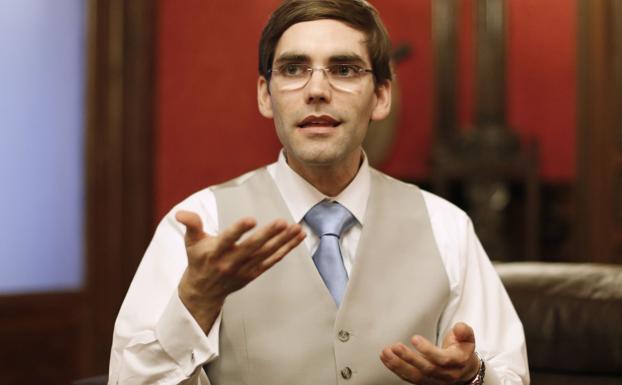 El ingeniero español Tomás Palacios convierte la señal WiFi en electricidad