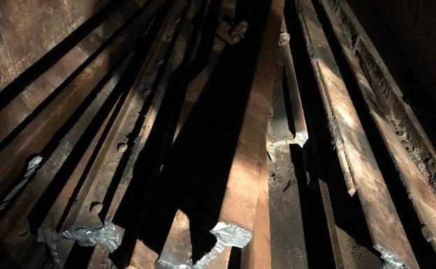 Detenidos cuatro avilesinos cuando robaban vías de tren en Serín