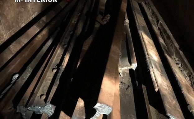 Cuatro detenidos por robar 110 metros de vías de la línea León-Gijón en Serín