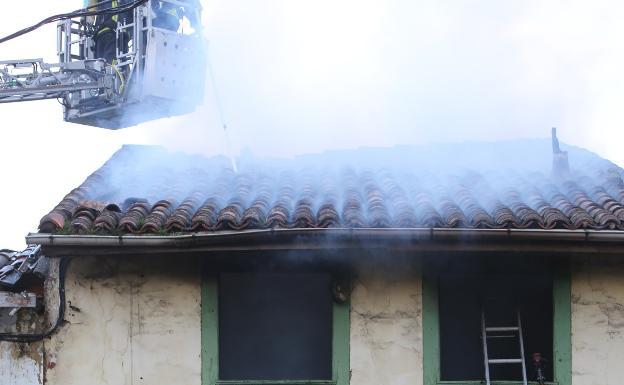 El parque de bomberos de Avilés se reduce a 31 efectivos