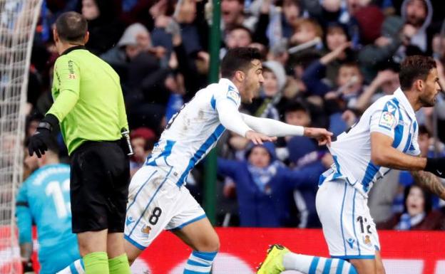 La Real se apunta el derbi vasco