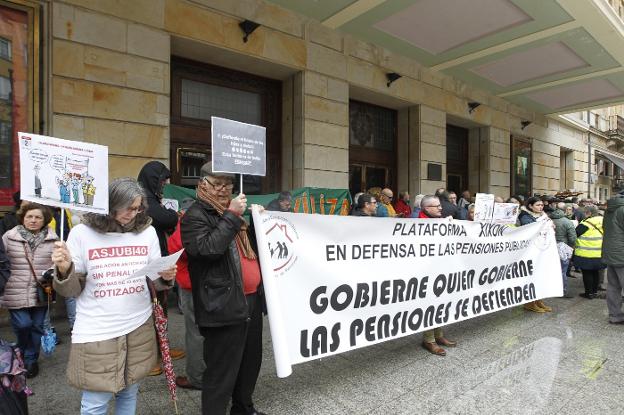 «No abandonaremos la pelea en la calle», advierten los pensionistas asturianos