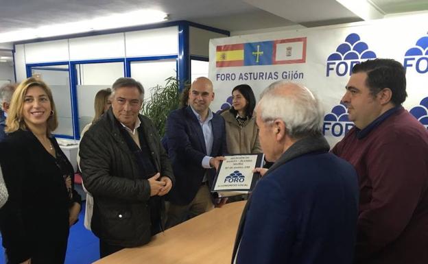 Álvaro Muñiz presenta 240 avales para optar a la Presidencia de Foro Gijón con una candidatura «muy solvente»