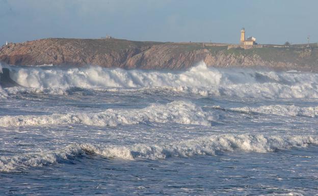 Alerta por fuerte oleaje en Asturias