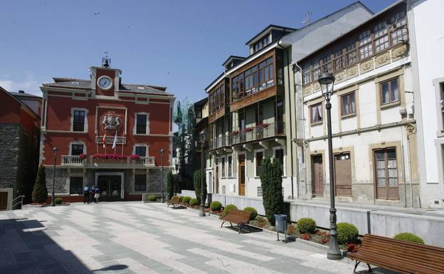 El Ministerio de Justicia insta a tres ayuntamientos asturianos a retirar símbolos franquistas