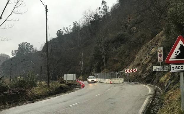 Abierto un carril de la AS-117 entre Blimea y Barredos