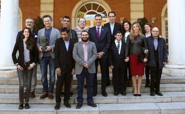 Pedro Sánchez recibe al equipo de 'Campeones' en la Moncloa