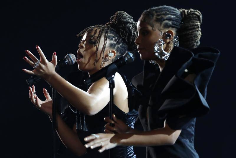 Premios Grammy con voz femenina