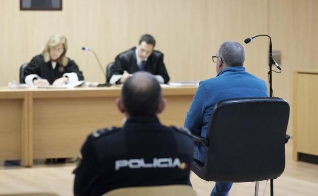 Un acusado de traficar con cocaína y hachís acepta cuatro años de prisión