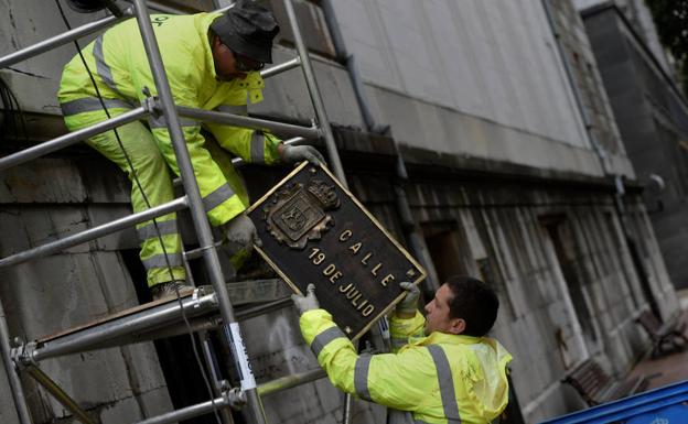 Un tribunal de Oviedo obliga al Ayuntamiento a recuperar el callejero con referencias franquistas