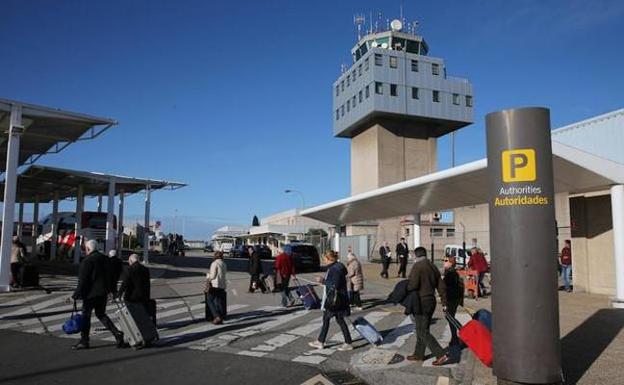 El PP critica que el aeropuerto «es el más caro» del norte del país