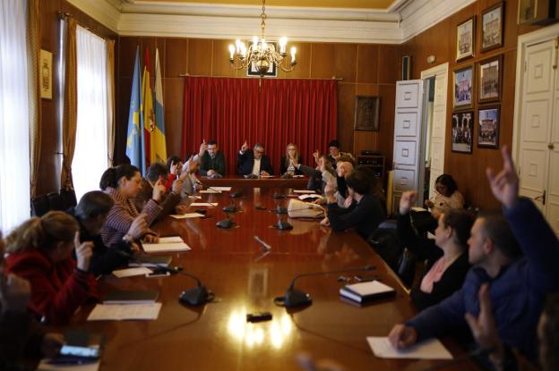 Mieres y Lena activan sendos créditos para poder reparar argayos en varias poblaciones