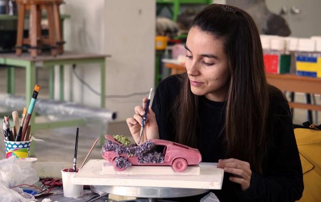 Corea exhibe porcelana floral hecha en Langreo