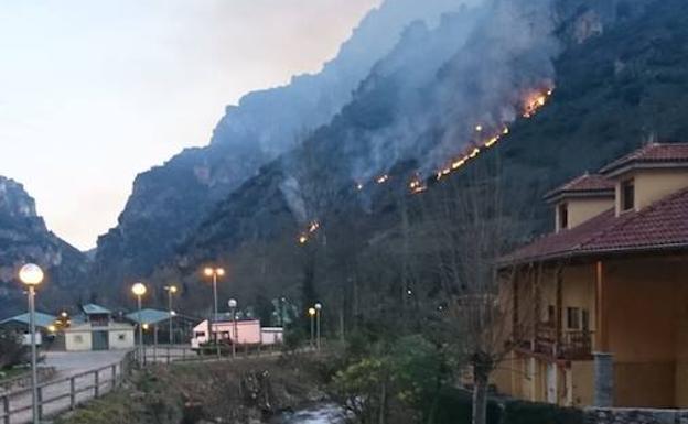 Extinguido un incendio en Pola de Somiedo