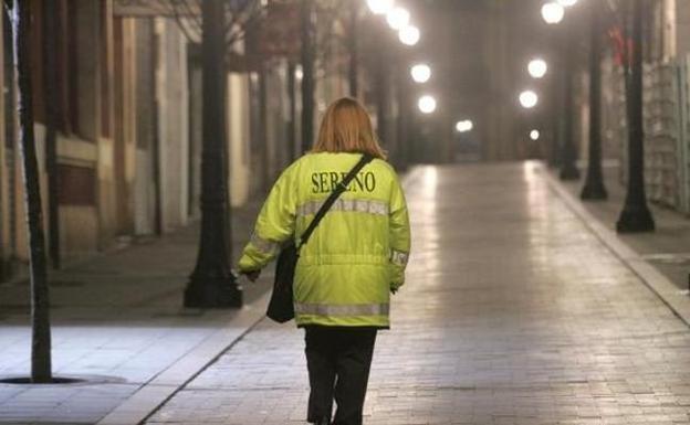 Los serenos de Oviedo podrán retener a sospechosos de maltrato y ayudarán a personas sin techo