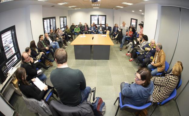 La plataforma por el plan de vías de Gijón eleva la presión sobre Fomento y Principado