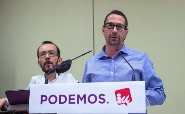 La confluencia de Podemos e IU para las elecciones generales reaviva la guerra en Asturias