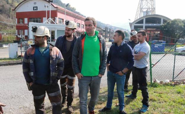 Cuatro trabajadores de subcontratas de Hunosa se encierran en el pozo Santiago