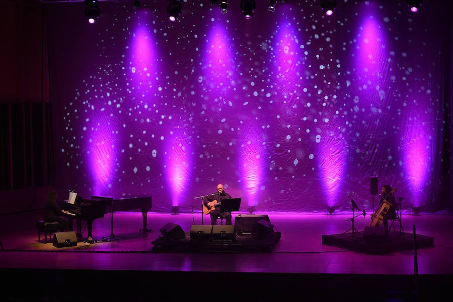 El reencuentro en acústico de Pablo Milanés en Oviedo