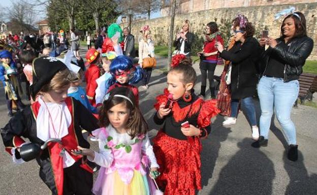 Carnaval en Oviedo: El Antroxu empieza por los colegios