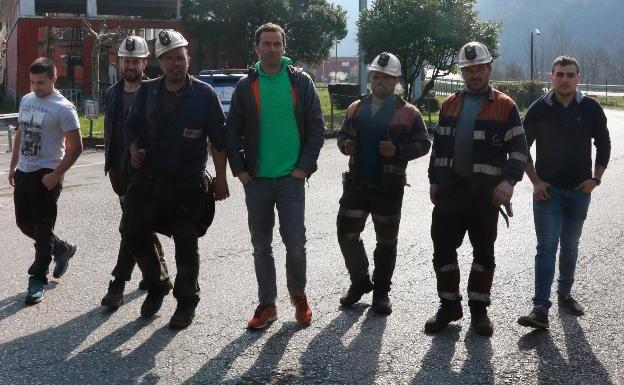 Los subcontratados de Hunosa denuncian el despido de los cuatro mineros encerrados en el pozo Santiago