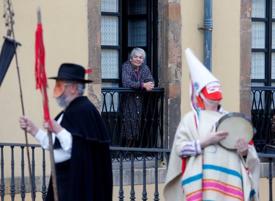 Los Mazcaritos celebran su sábado frixueleru en Oviedo