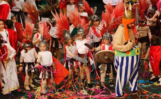 Los más pequeños se lucen en el Antroxu de Gijón