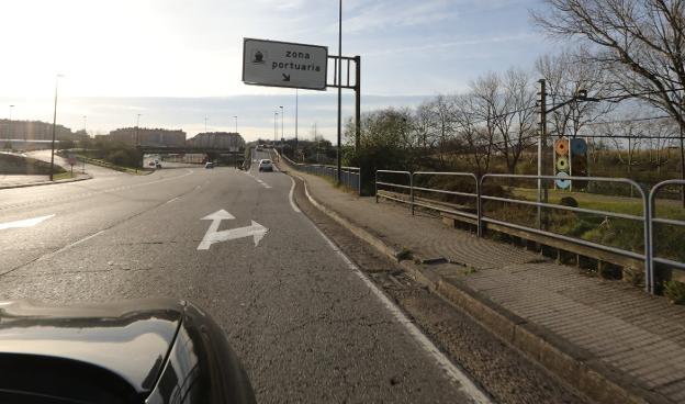 Herido tras sufrir un accidente con su patinete eléctrico en Avilés
