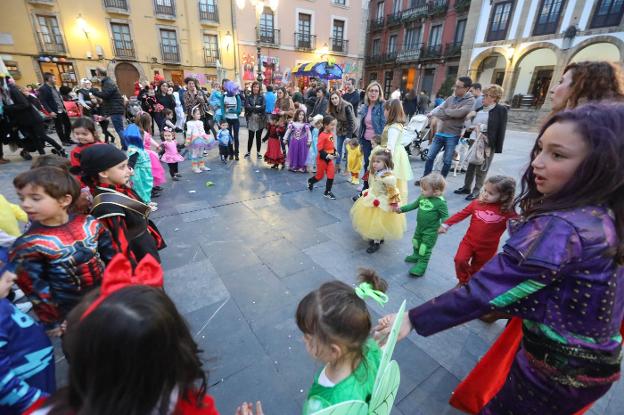 Fiesta infantil con juegos y una gran chocolatada