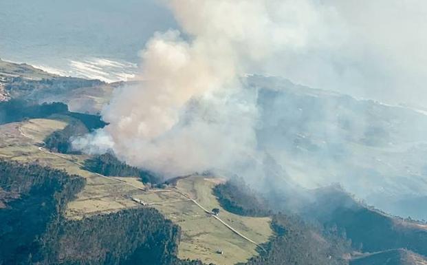 Los ecologistas califican de «grave desastre medioambiental» los incendios en Asturias