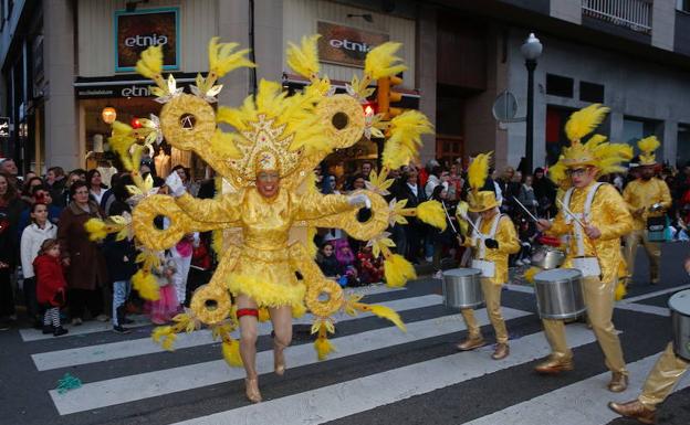 Gijón se vuelca en su Antroxu
