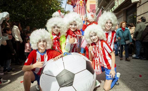 Los niños toman las calles en el Antroxu de Gijón