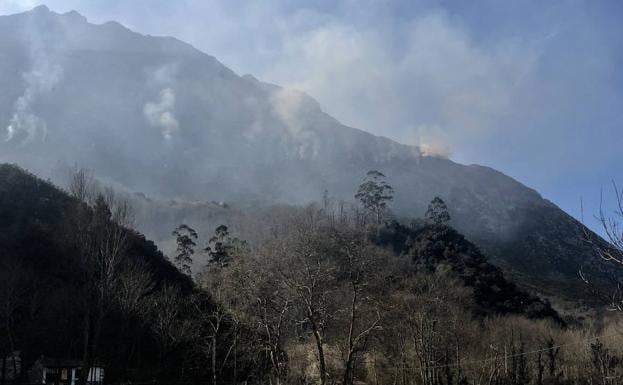 Incendios en Asturias | Fiscalía y Guardia Civil vinculan los fuegos a la quema de pastos