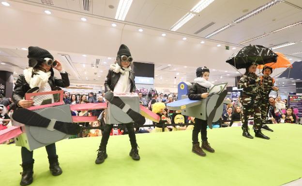 Carnaval en Avilés: El disfraz a concurso se olvida de la música