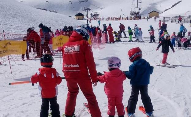 Casi 12.000 esquiadores en un puente «satisfactorio»