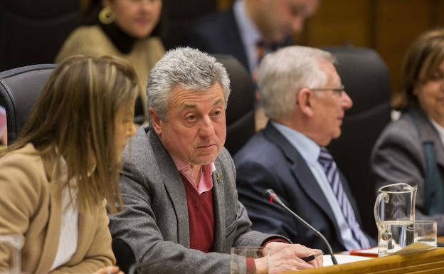 El exconcejal Carlos Rubiera solicita su baja en Foro por su cercanía a Vox y PP