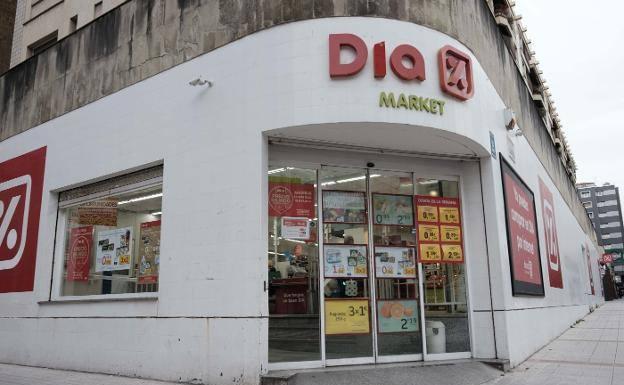 Dia se compromete a recolocar a ocho trabajadores de su almacén de Oviedo