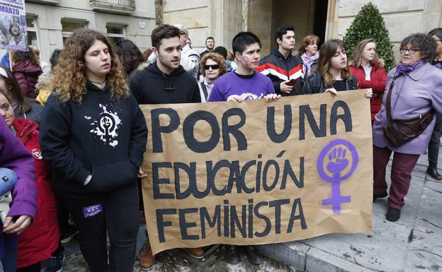 Día Internacional de la Mujer | Clamor en Gijón: «Estamos toda la juventud en pie de guerra»
